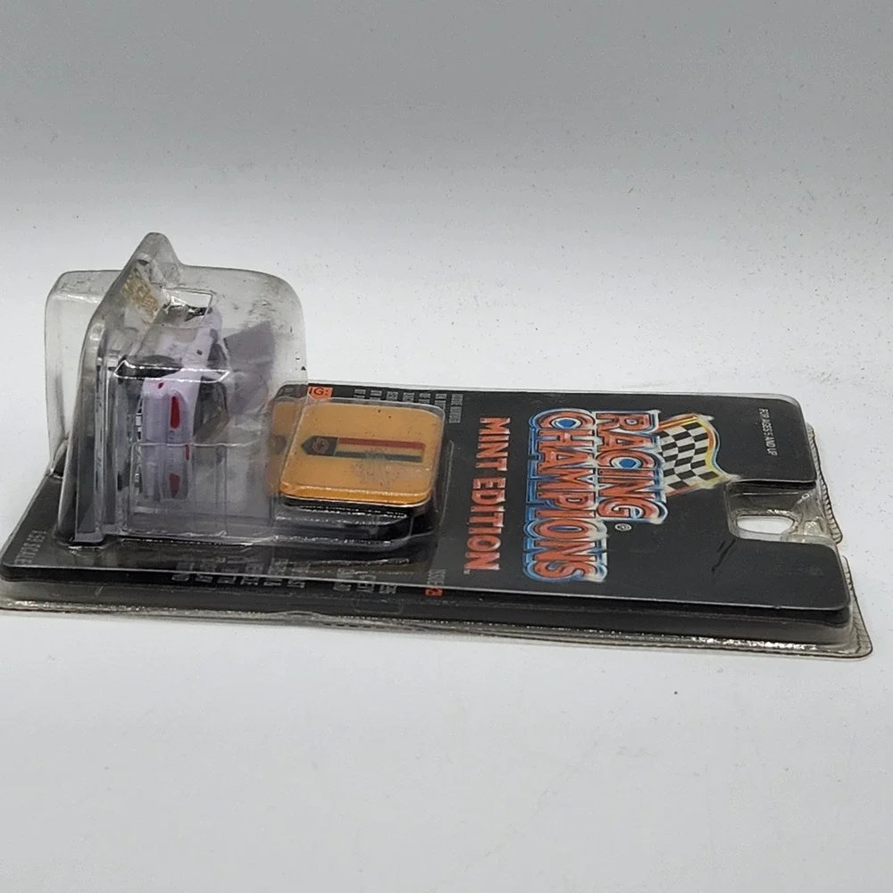 Racing Champions Mint Edition 29 1996 Chevy‎ Camaro Diecast Vehicle with Display